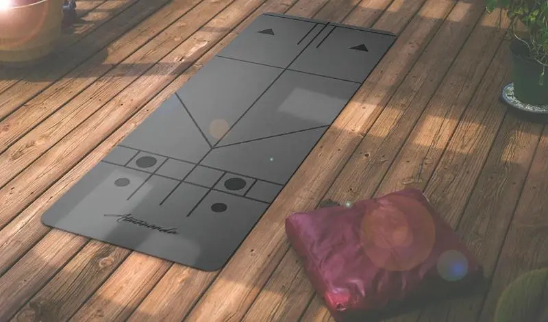 Un tapis de yoga fin