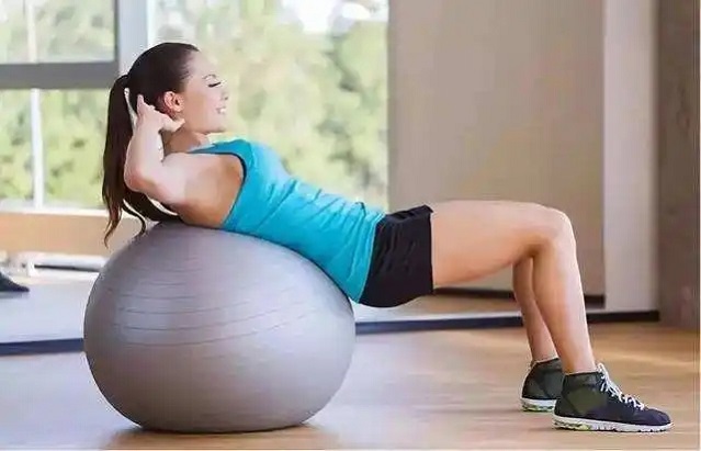 Poses avec ballon de yoga